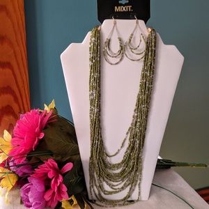 ♦️B2G1FREE♦️Green Beaded Statement Necklace & earrings